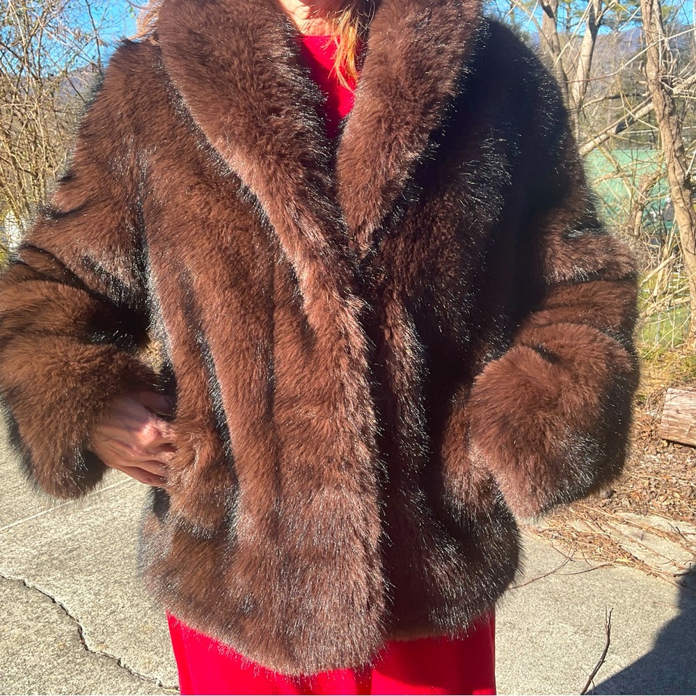 NWOT Thick Faux BROWN FOX WIDE LAPEL COAT. SIE 8-10 LADIES